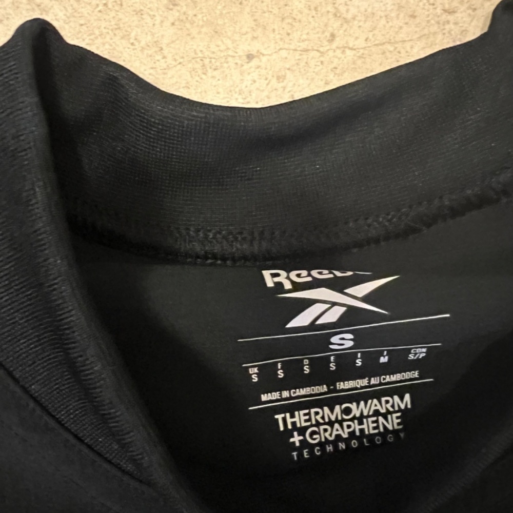 Reebok top - Picture 4 of 4
